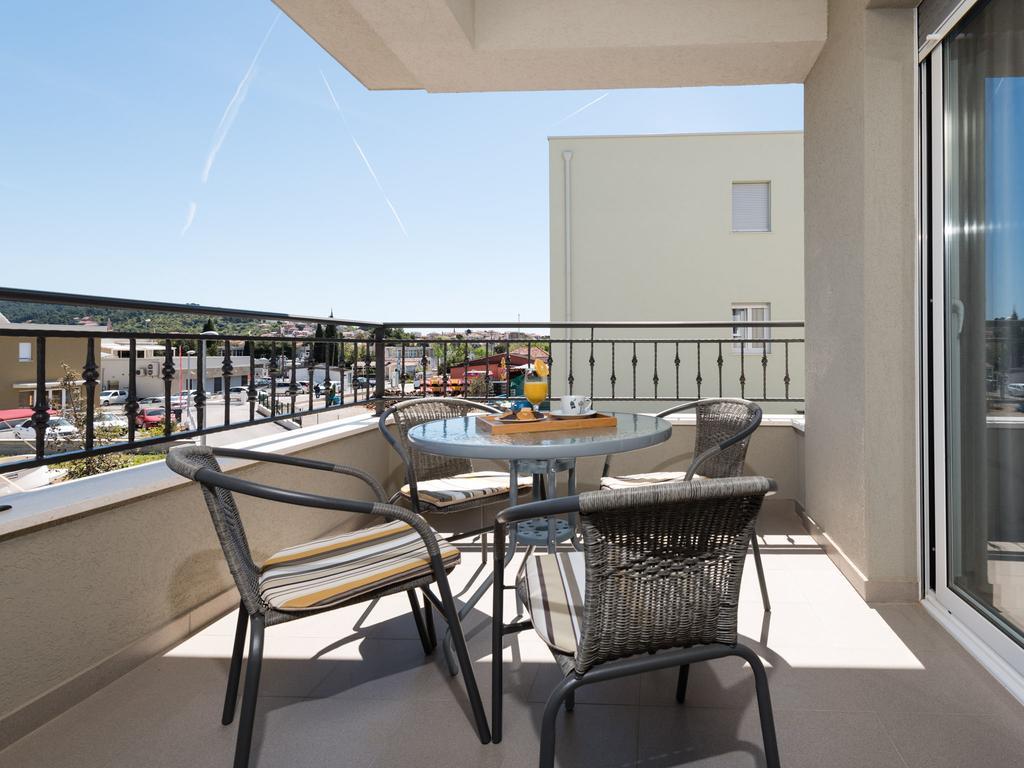 Apartment Bingo Трогир Екстериор снимка